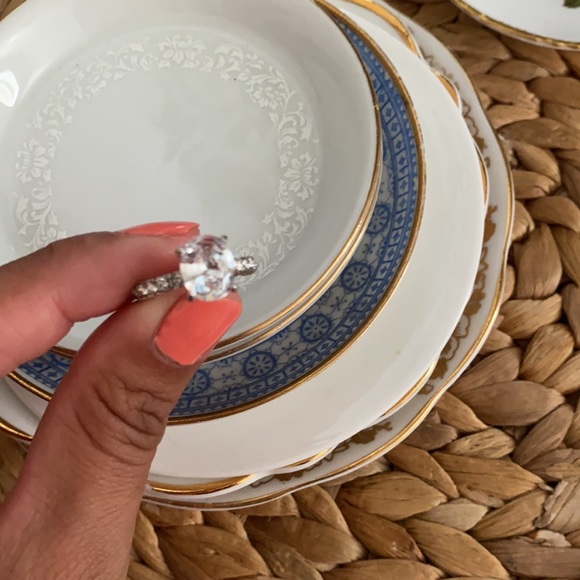 New Engagement style Is big 5 - Picture 2 of 3